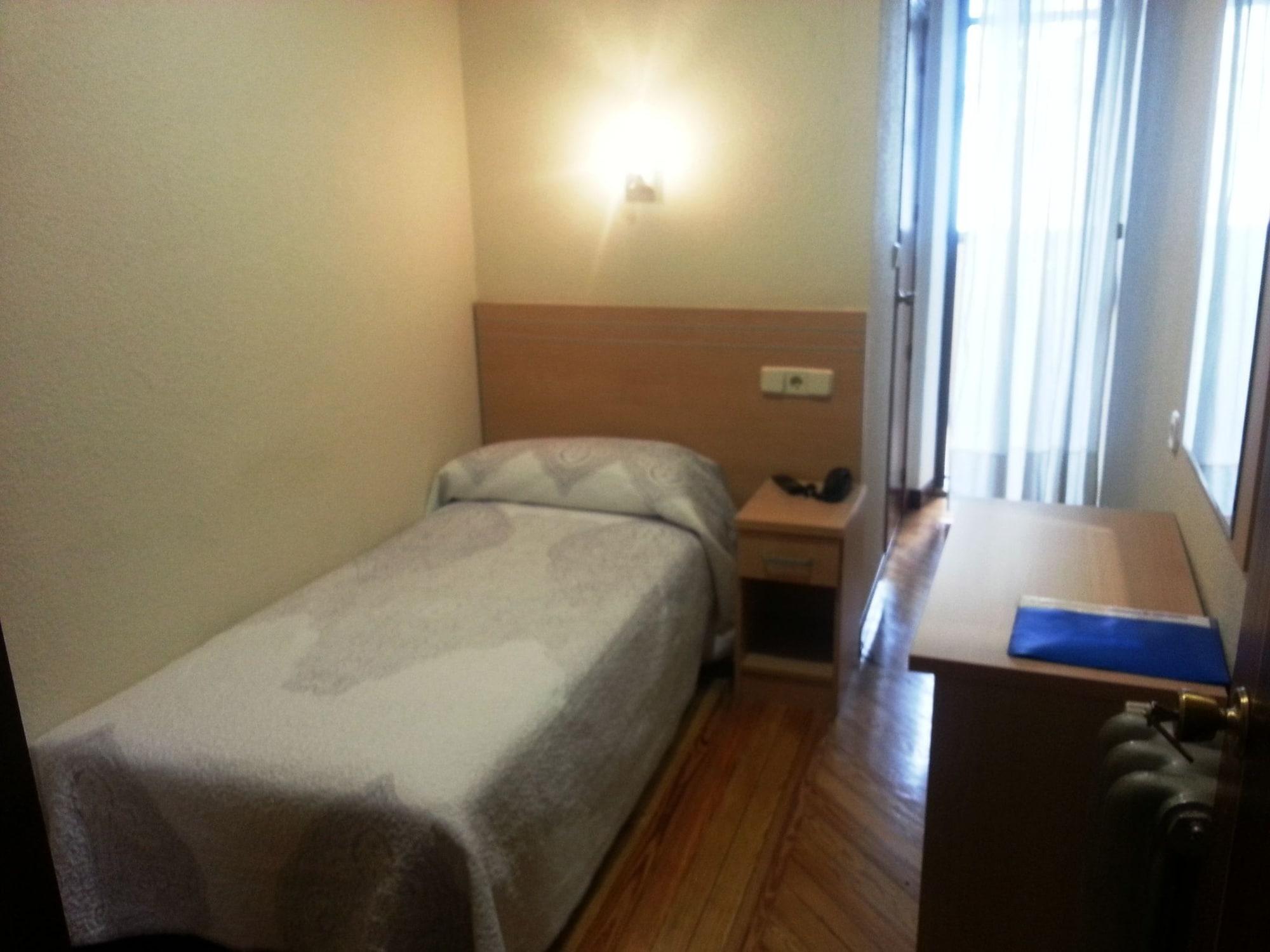 Hostal Avenida Madrid Buitenkant foto