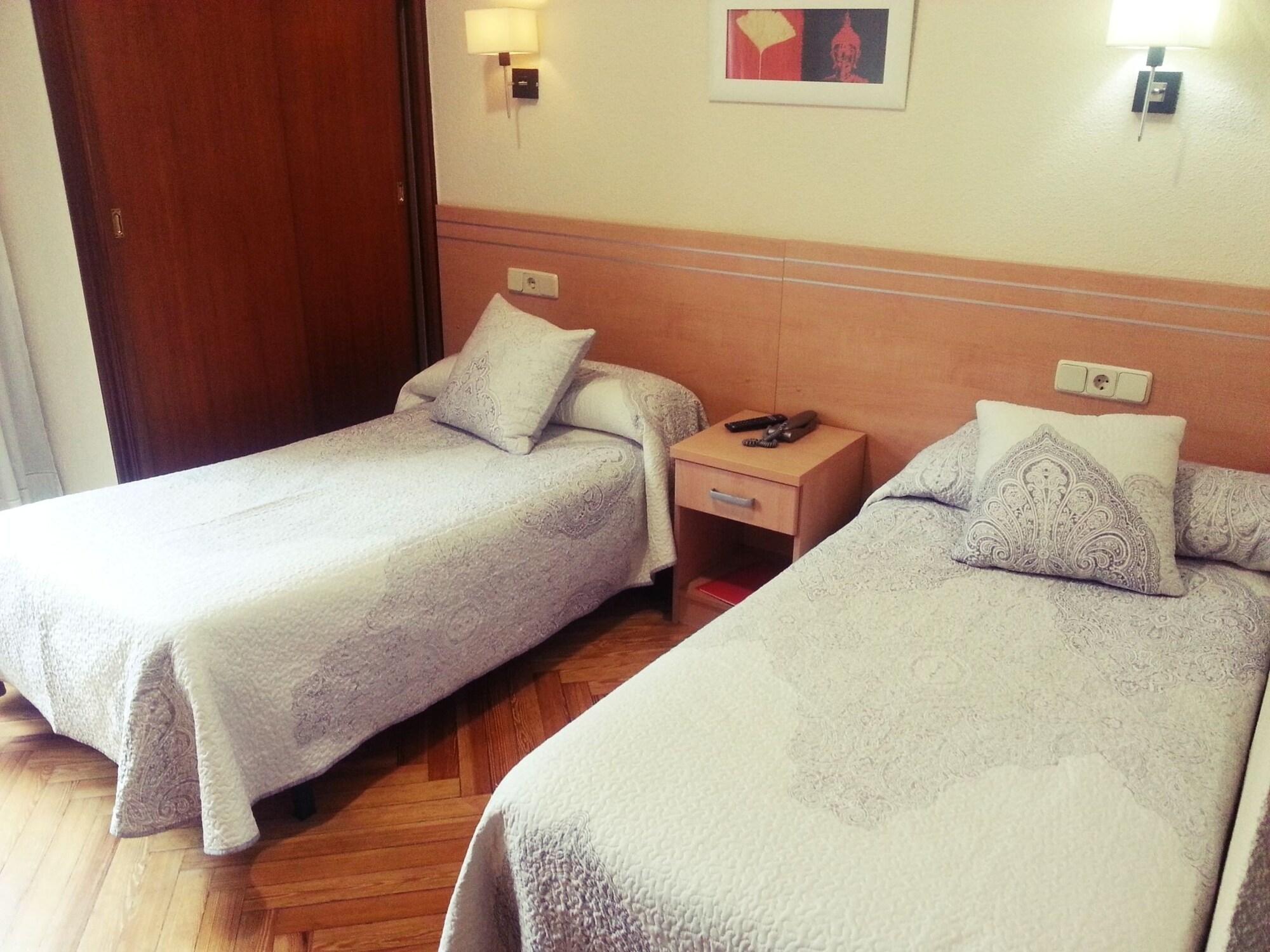 Hostal Avenida Madrid Buitenkant foto