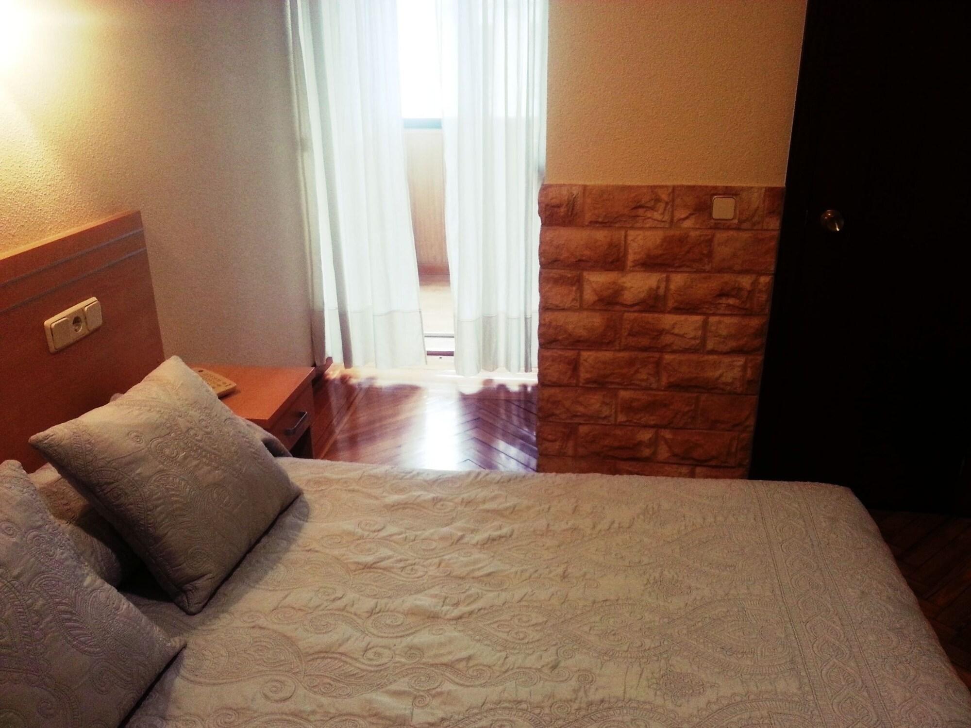Hostal Avenida Madrid Buitenkant foto
