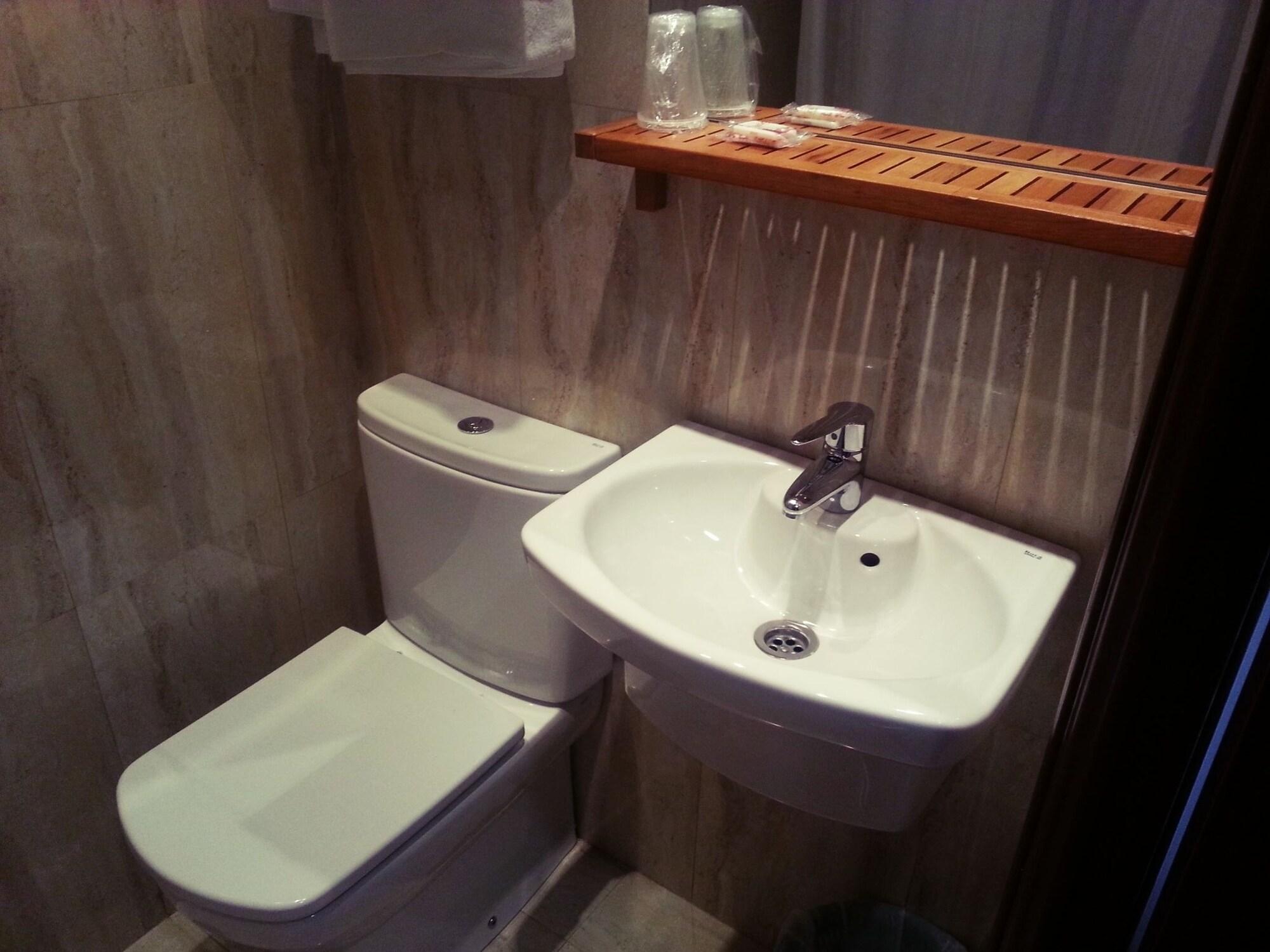 Hostal Avenida Madrid Buitenkant foto