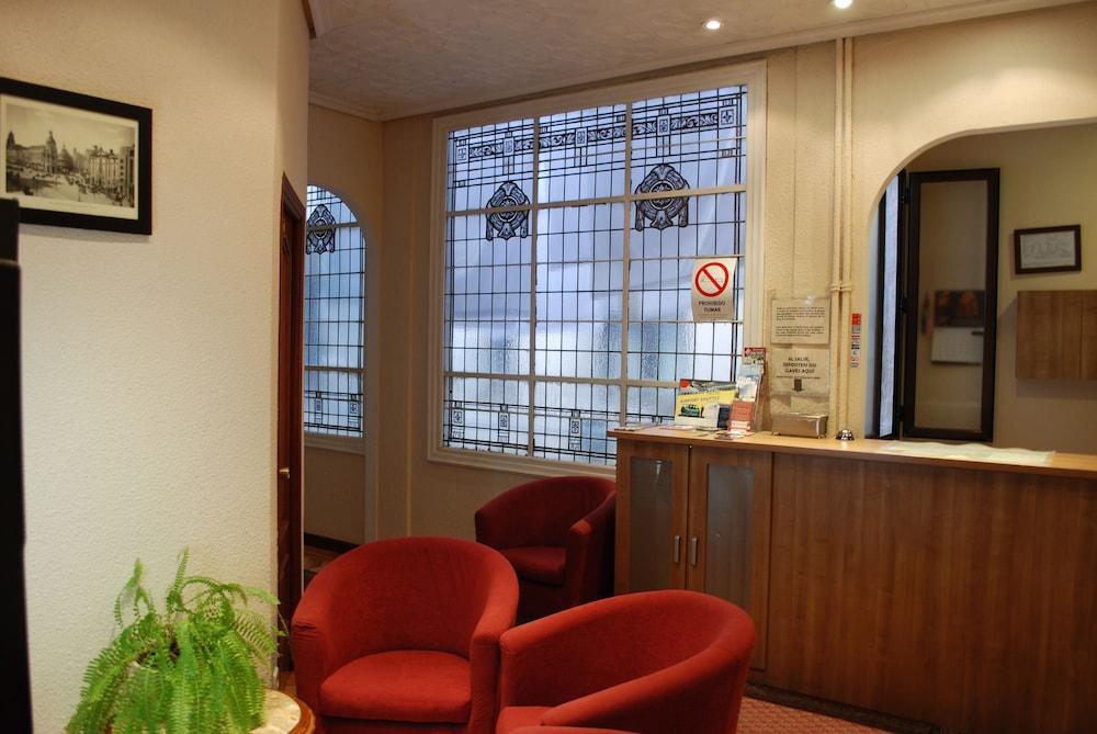 Hostal Avenida Madrid Buitenkant foto