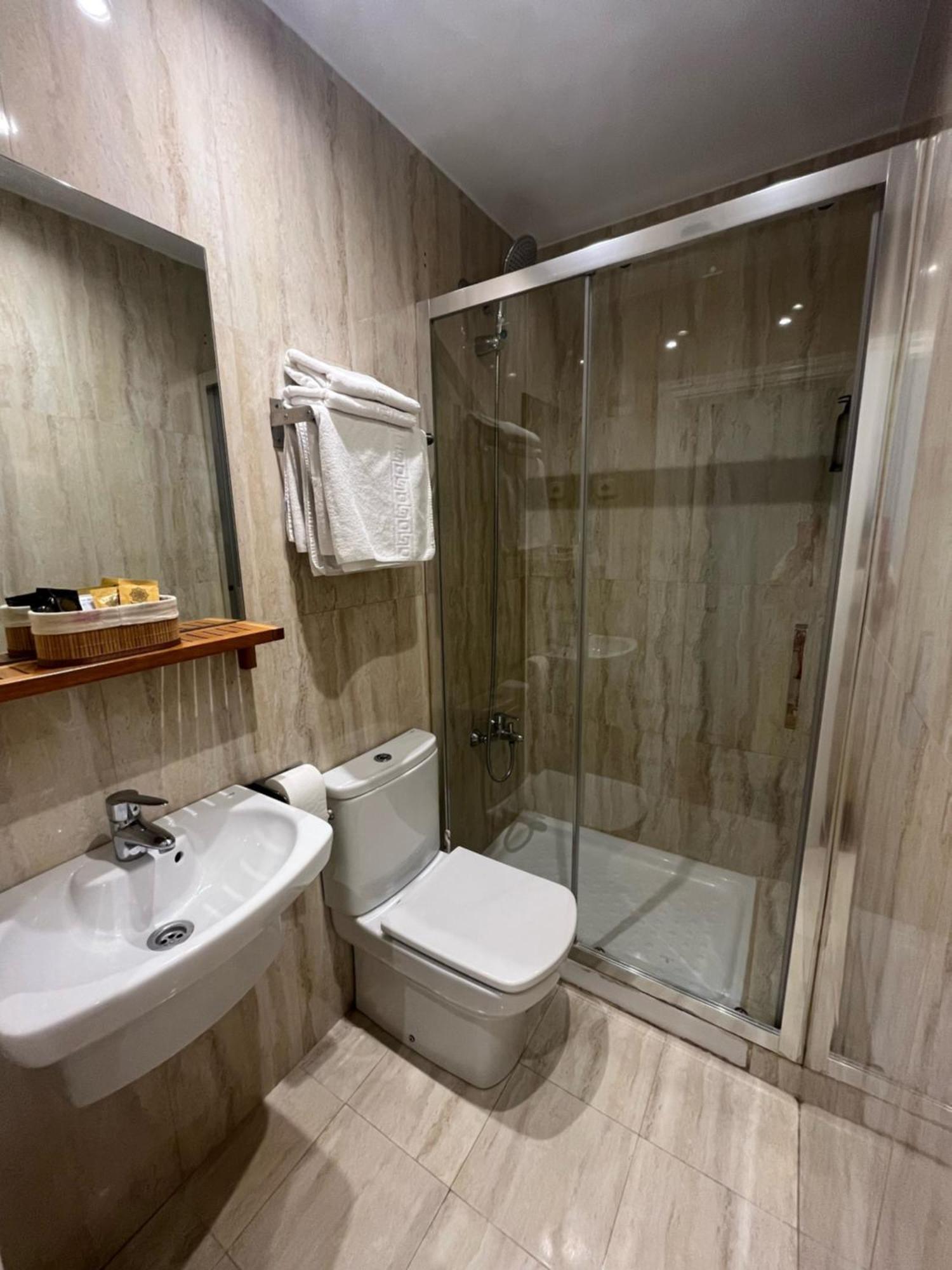 Hostal Avenida Madrid Buitenkant foto