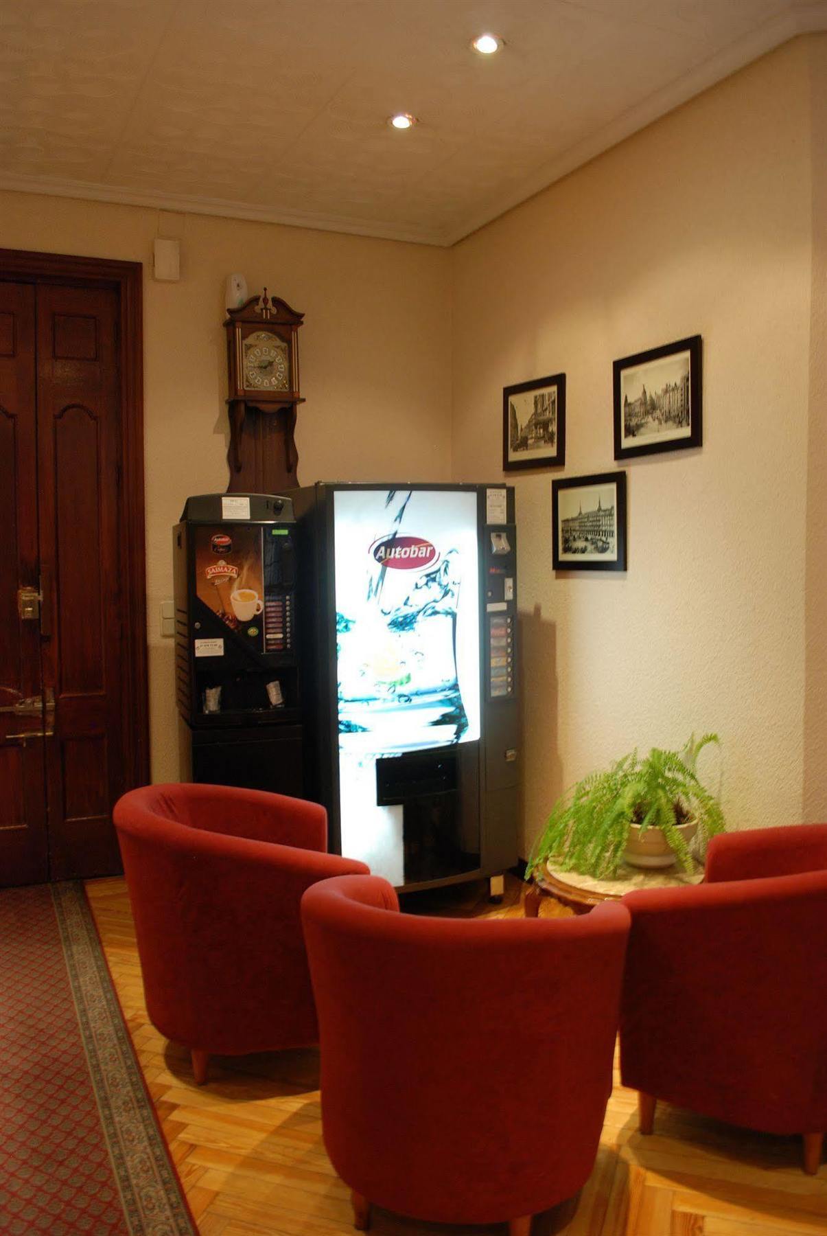 Hostal Avenida Madrid Buitenkant foto